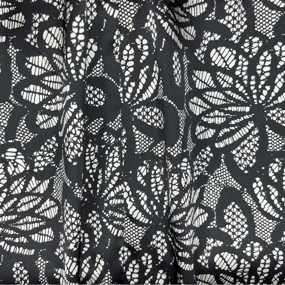 Size 8 Maggy London Black White Lace Print Satin Dress V Neck Event Party - Picture 11 of 12